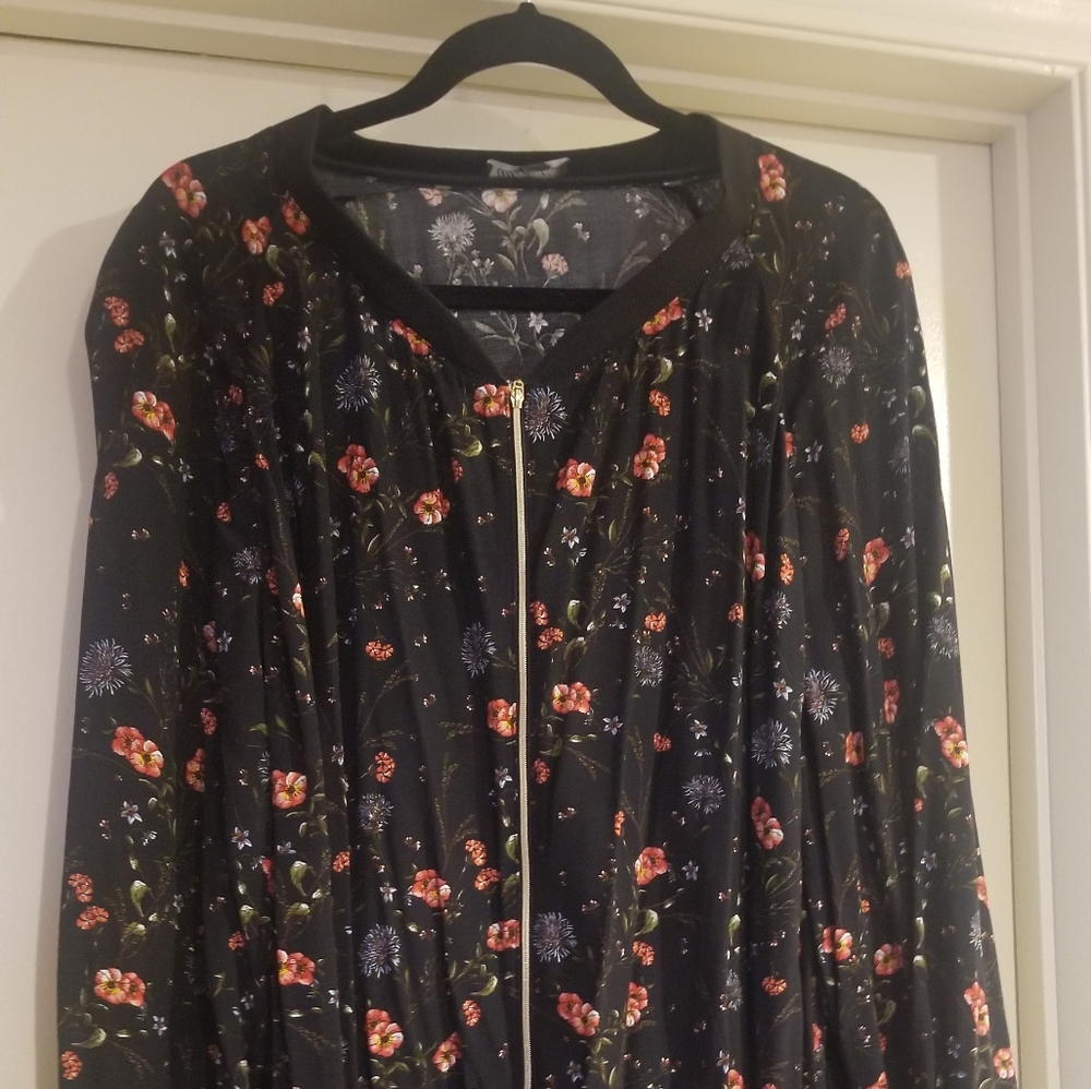Lightweight Floral Print Jacket. Size 24/26.